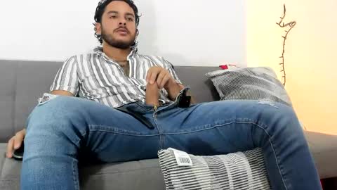 Snapshot of favid95 chatting on January 11, 11:13 pm favid95 online show from January 11, 11:13 pm