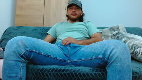 Snapshot of favid95 chatting on September 18, 2:02 am favid95 online show from September 18, 2:02 am