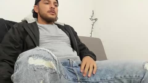 Snapshot of favid95 chatting on February 13, 8:13 pm favid95 online show from February 13, 8:13 pm