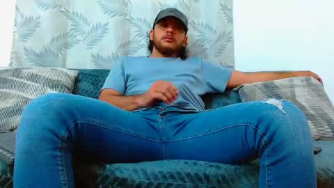 Snapshot of favid95 chatting on September 23, 1:21 pm favid95 online show from September 23, 1:21 pm