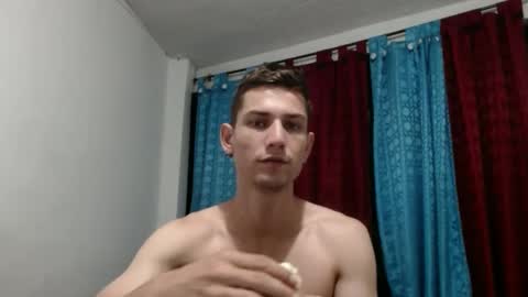 Snapshot of felipe227 chatting on March 8, 11:18 pm jhonatan felipe online show from March 8, 11:18 pm