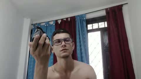 Snapshot of felipe227 chatting on January 30, 10:20 pm jhonatan felipe online show from January 30, 10:20 pm