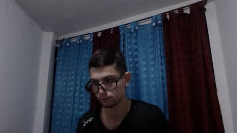 Snapshot of felipe227 chatting on February 4, 12:29 am jhonatan felipe online show from February 4, 12:29 am