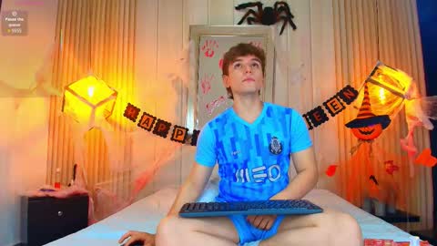 Snapshot of femboy_max chatting on October 20, 12:42 pm Femboy Max online show from October 20, 12:42 pm