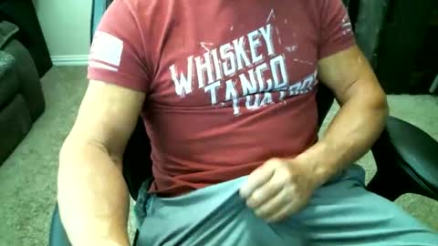 fitguy40 online show from November 3, 8:10 pm