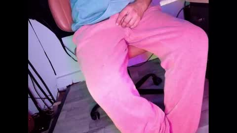 Snapshot of footlover6 chatting on September 28, 8:23 am Thomas Jefferson online show from September 28, 8:23 am