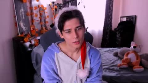 Foxicfu online show from December 18, 7:04 am