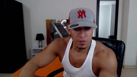 Snapshot of frank_heaven_shore chatting on September 18, 1:51 am Frank online show from September 18, 1:51 am