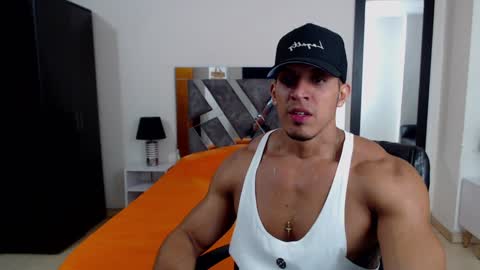 Snapshot of frank_heaven_shore chatting on January 31, 2:58 am Frank online show from January 31, 2:58 am