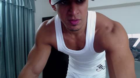 Snapshot of frank_heaven_shore chatting on December 27, 12:39 am Frank online show from December 27, 12:39 am