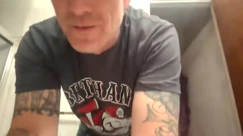 Famous Blue Eyes online show from May 4, 3:19 am