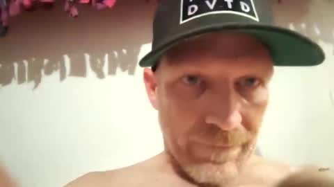 Famous Blue Eyes online show from May 16, 1:47 am