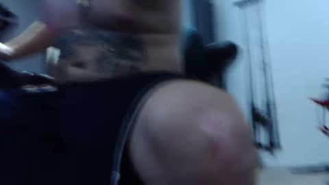 Snapshot of freakyfreddie305 chatting on October 16, 2:41 am freakyfreddie305 online show from October 16, 2:41 am