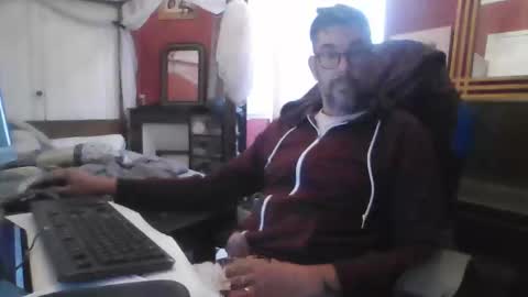 frenchpapalover online show from May 4, 7:21 am