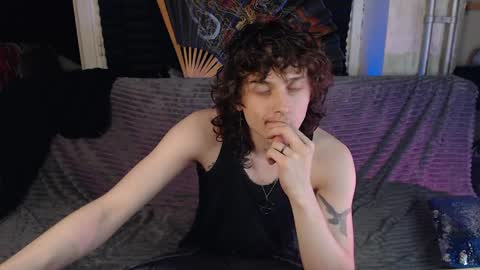 Ian online show from June 6, 9:32 pm