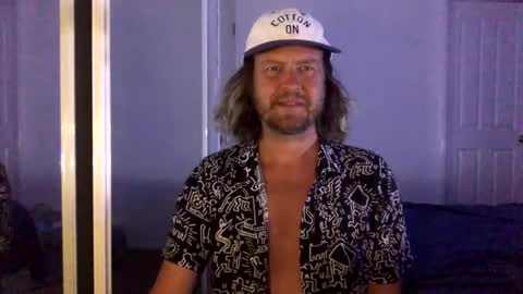 gcsurfer81 online show from December 3, 9:04 am