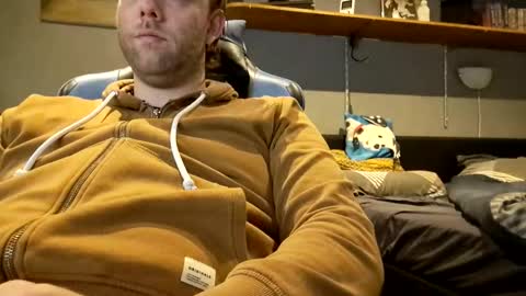 geilewaalwijker33 online show from May 13, 10:40 pm
