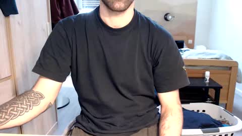 Snapshot of gennahawk chatting on February 10, 12:39 pm gennahawk online show from February 10, 12:39 pm