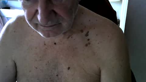 Snapshot of gh1952ma chatting on February 12, 10:24 am Gisse online show from February 12, 10:24 am