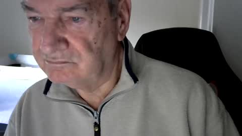 Snapshot of gh1952ma chatting on December 22, 10:28 am Gisse online show from December 22, 10:28 am