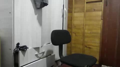 emahot online show from March 2, 6:03 pm