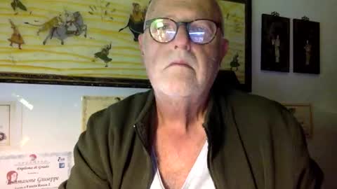 giutomma930394 online show from October 24, 12:02 am