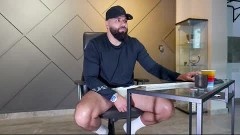 Matthew .. for short call me Matt online show from February 13, 6:09 am