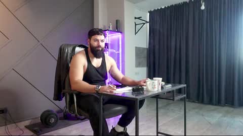 Matthew .. for short call me Matt online show from December 17, 8:01 am