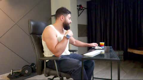 Matthew .. for short call me Matt online show from January 19, 4:12 am