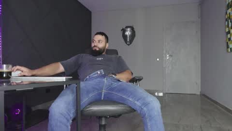 Matthew .. for short call me Matt online show from December 4, 7:04 am