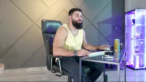 Matthew .. for short call me Matt online show from December 6, 12:16 pm