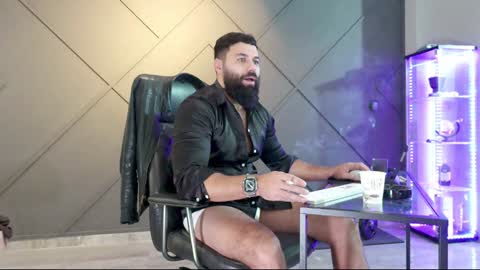 Matthew .. for short call me Matt online show from December 3, 5:08 am