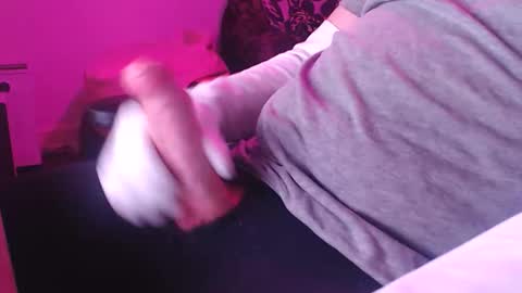 Glove Mad online show from March 29, 1:06 am