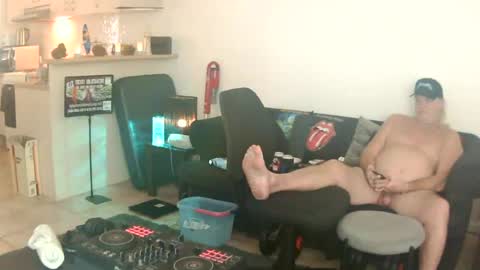 goldyguy011 online show from July 2, 3:23 am
