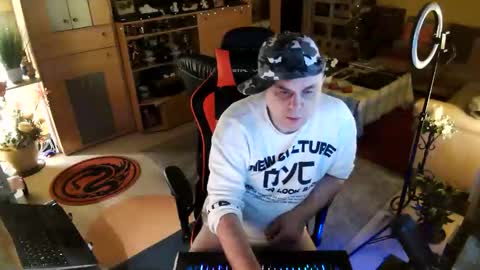 Snapshot of google5001 chatting on October 3, 3:33 am google5001 online show from October 3, 3:33 am