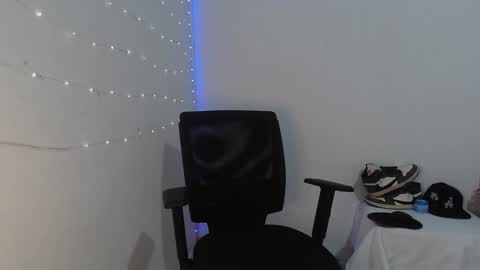 Snapshot of goos_cum chatting on September 27, 6:33 am Goos online show from September 27, 6:33 am