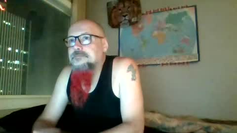 Snapshot of gregrev chatting on December 14, 2:01 am gregrev online show from December 14, 2:01 am