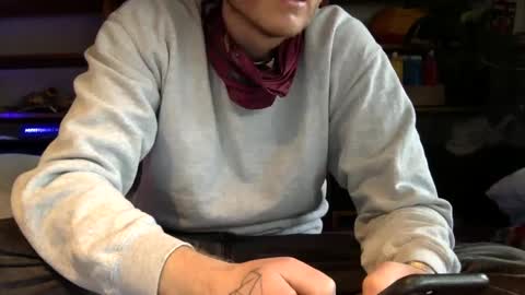 gruendamien online show from January 9, 2:40 pm