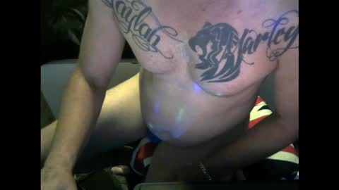 YOUNEEKWAYSTOPLEASEYOU online show from March 4, 8:38 pm