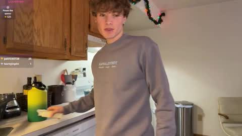 gucciboi4 online show from December 14, 3:30 pm