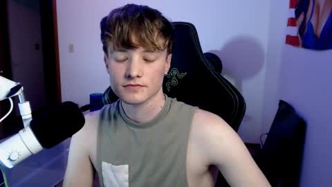 gucciboi4 online show from March 2, 4:29 am