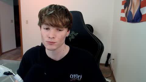 gucciboi4 online show from November 15, 7:38 pm