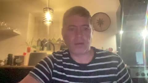 guil0 online show from October 22, 8:29 am