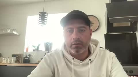 guil0 online show from February 3, 2:33 pm