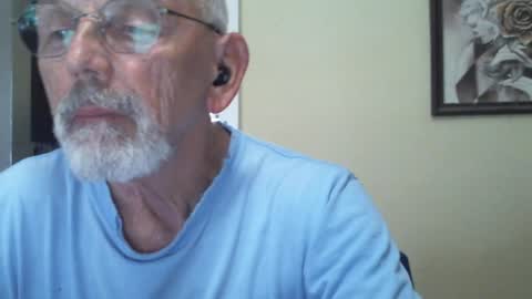 Snapshot of gulfcoast1952 chatting on January 18, 2:44 pm Roy online show from January 18, 2:44 pm