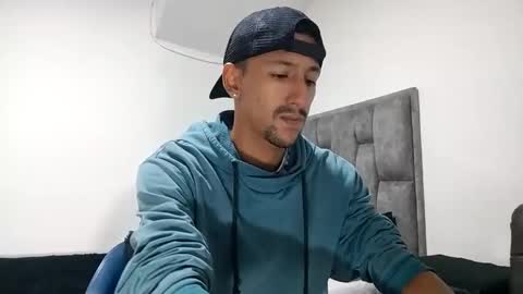 karim online show from March 5, 8:43 am