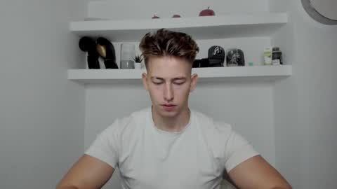 Oliver online show from December 3, 5:23 pm