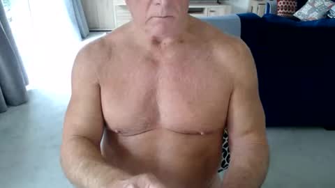 Snapshot of gymguyuk28 chatting on October 21, 2:20 pm Gymguy online show from October 21, 2:20 pm