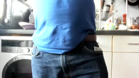 handncocknocum online show from February 10, 11:36 am