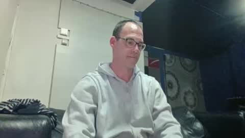 handsomeguy4ever online show from March 15, 8:37 pm